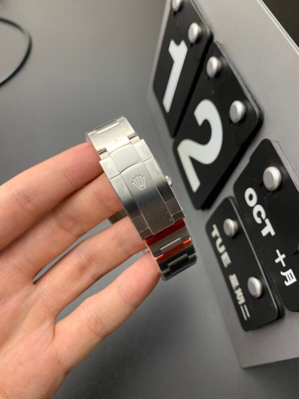 Rolex Oyster Perpetual Series Top-level High Imitation Replicated Watch (Delivery Actual Shooting) - Image 4
