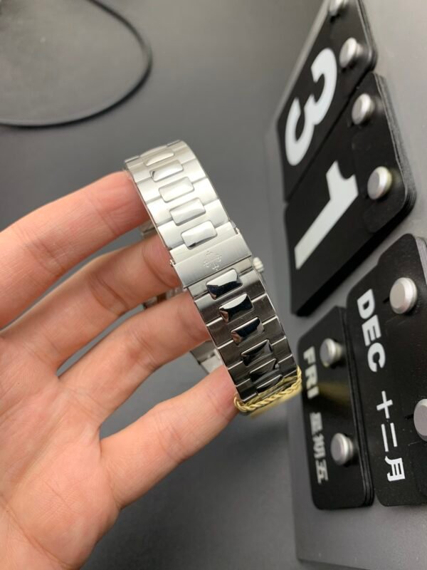 Patek Philippe Sport Elegance Series Nautilus, Calendar, Top-level Replicated Wristwatch (Actual Shooting) - Image 3