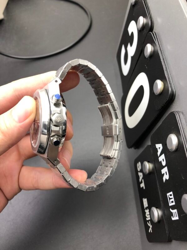 Audemars Piguet Royal Oak Concept Series, Top-level 1:1 Replicated Clone Wristwatch (Video Review and Actual Shooting) - Image 5